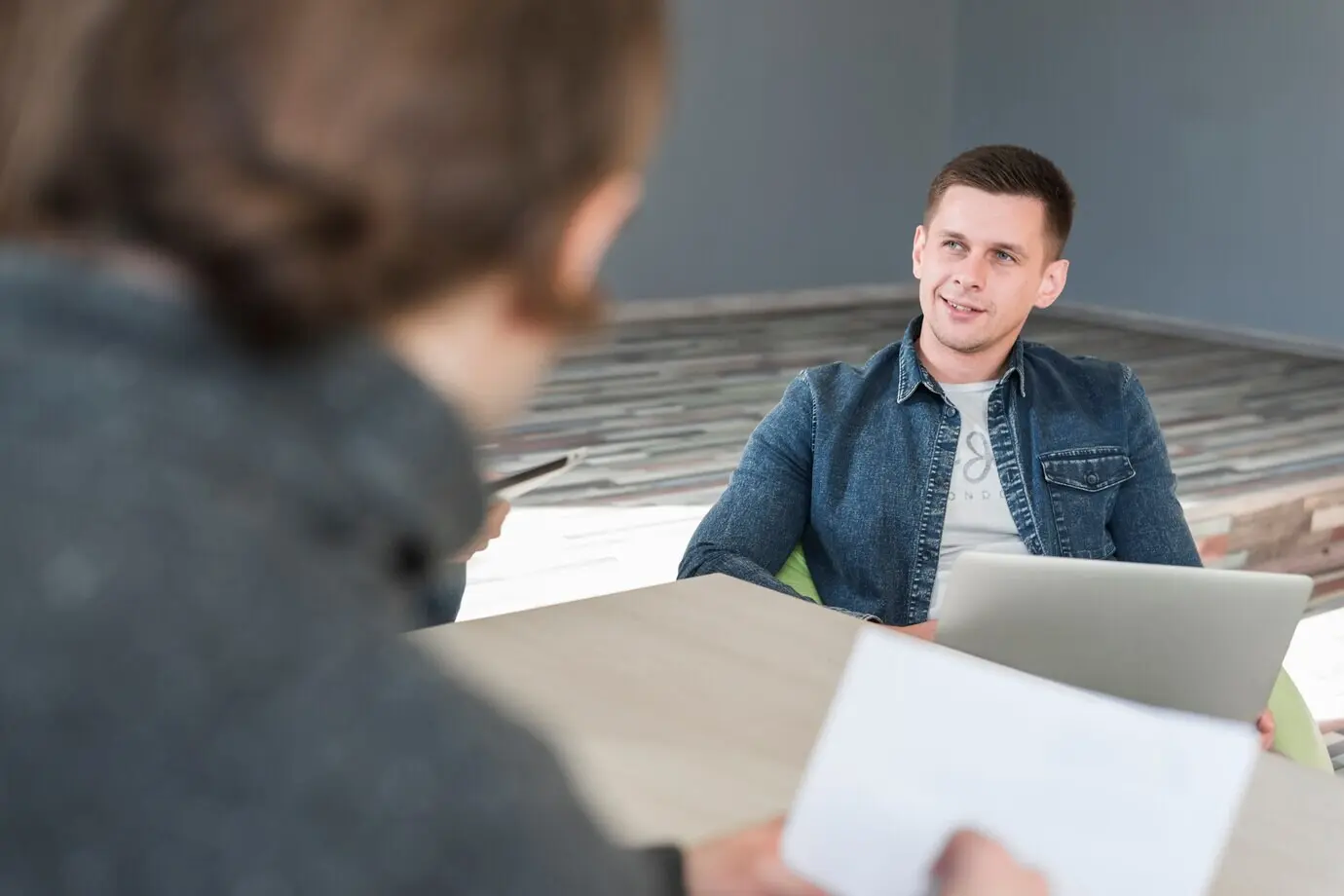 Gemeinschaftskonzept mit einer Gruppe von Menschen